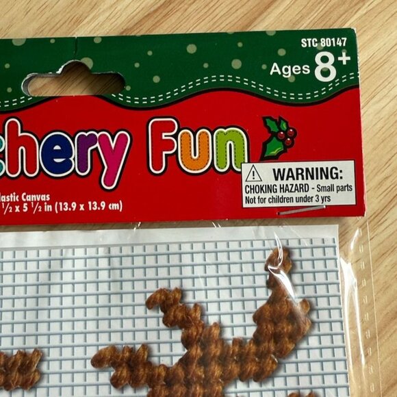 Nicole Stitchery Fun Plastic Canvas Kit Reindeer Design Ages 8+ Includes Yarn Ne - Picture 4 of 4